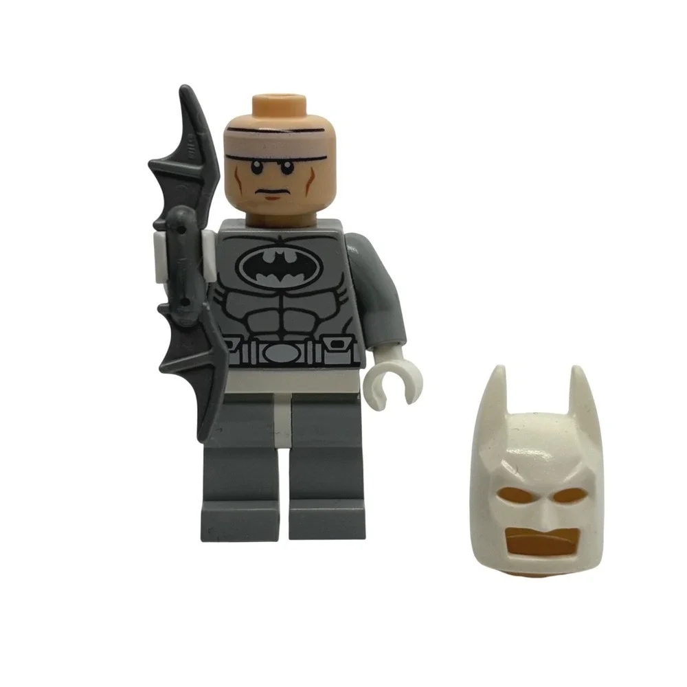 LEGO DC Super Heroes Batman Arctic Suit Minifigure White Cowl 76000 Batarang
